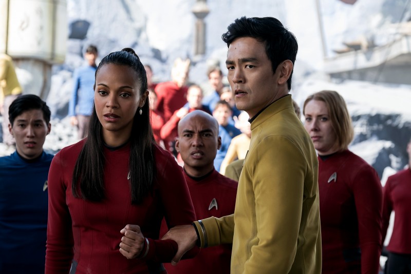 Zoe Saldana als Uhura und John Cho als Sulu